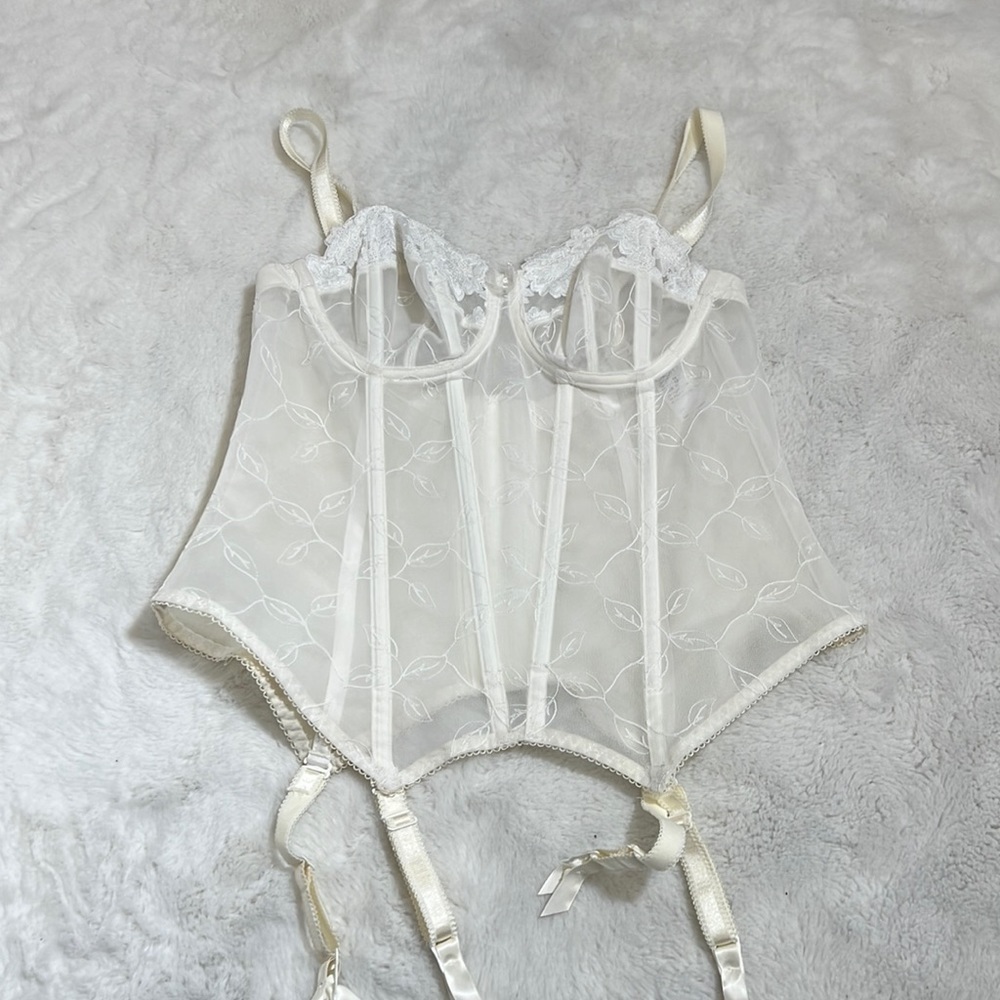 Elomi corset/basque size 34D ivy design in ivory color EL8202